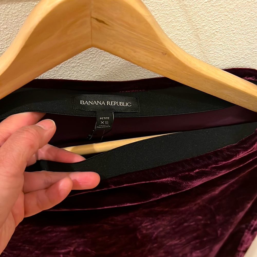 Banana Republic velvet dark red/burgundy midi skirt - Picture 5 of 12